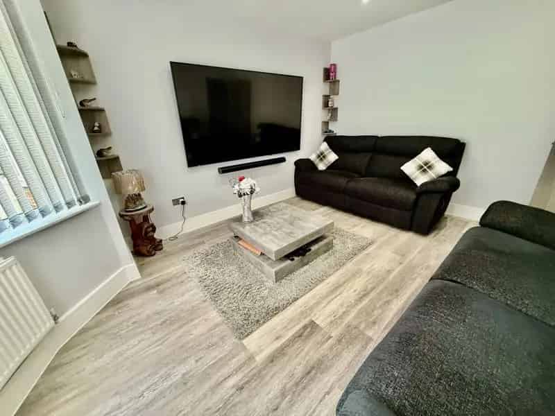 3 Bedroom Semi-Detached House to Rent