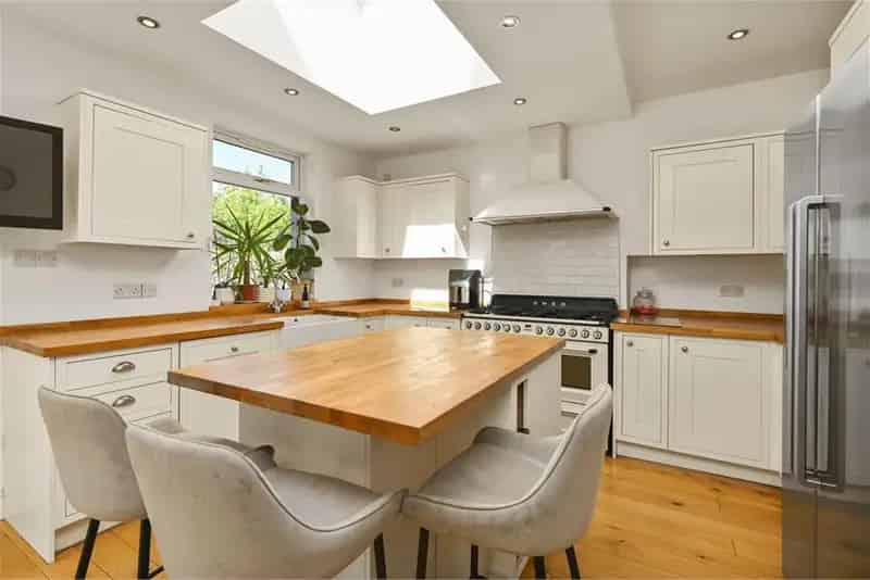 3 Bed Semi-Detached House with 2 Reception Rooms in Liberton