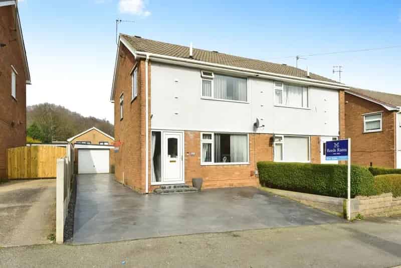 3 Bedroom Semi Detached House Sheffield S9