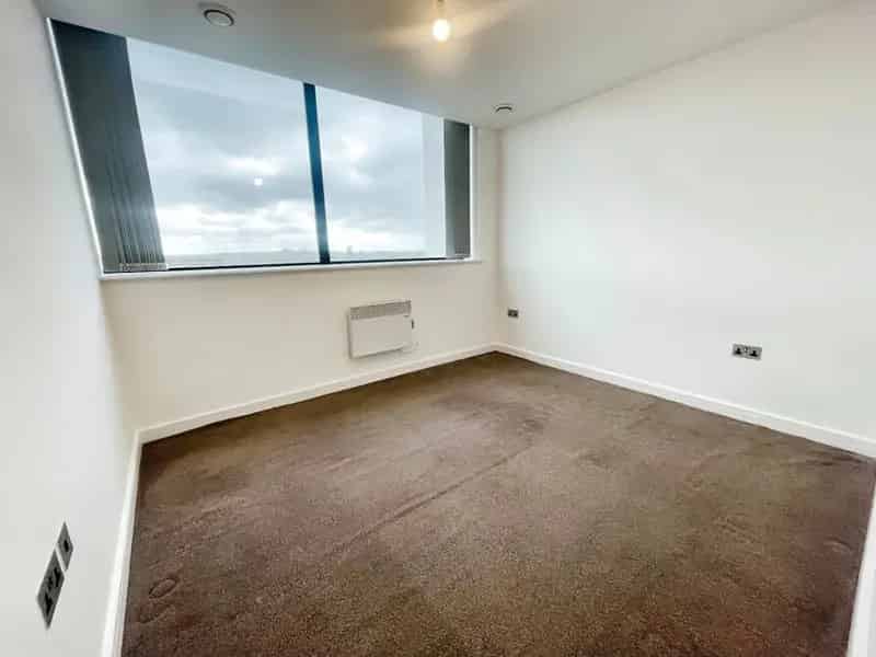 2 bedroom  Flat to rent, Sale, Greater Manchester, M33