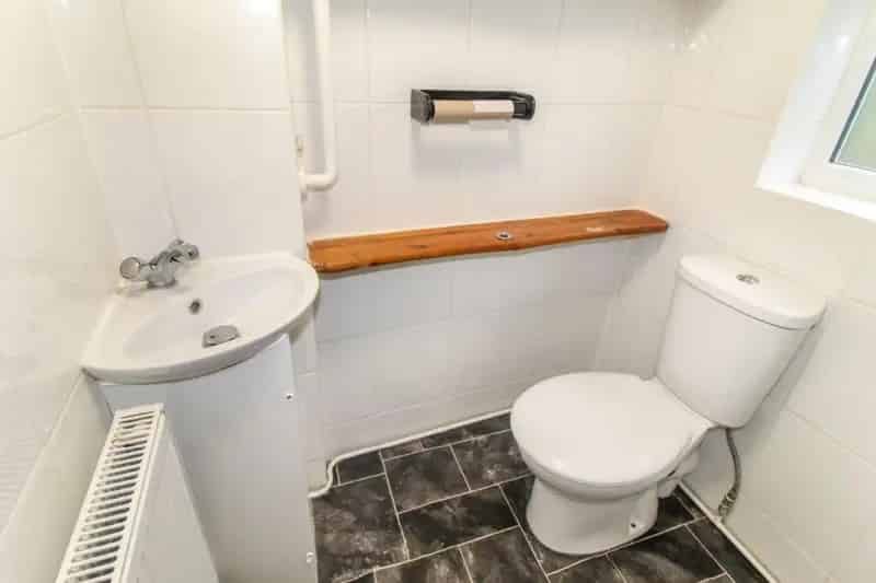 2 Bedroom Terraced House To Let