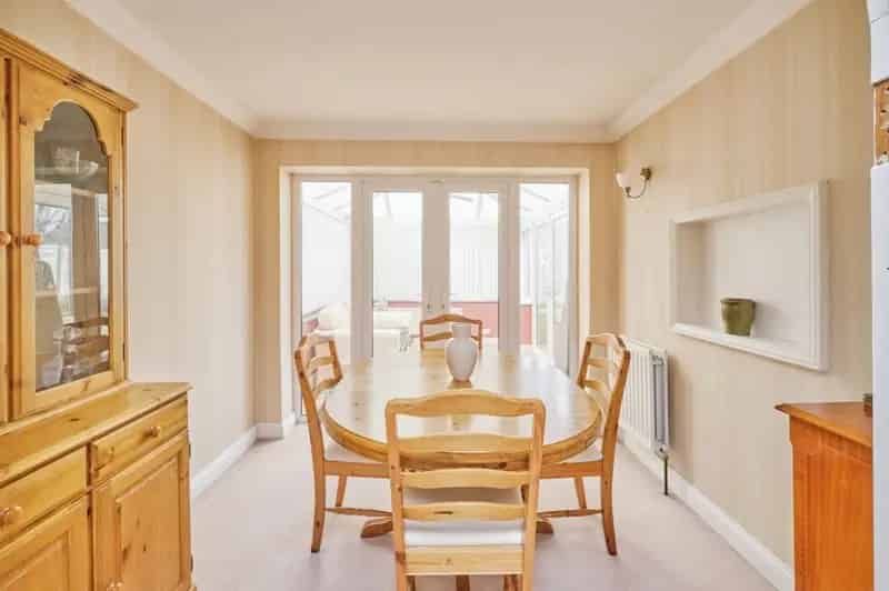 Four Double Bedroom Semi Detached Family Home with Garage and Conservatory