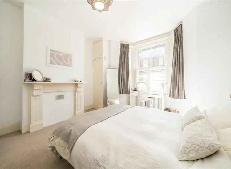 Two Double Bedroom Garden Flat Near Oval Station