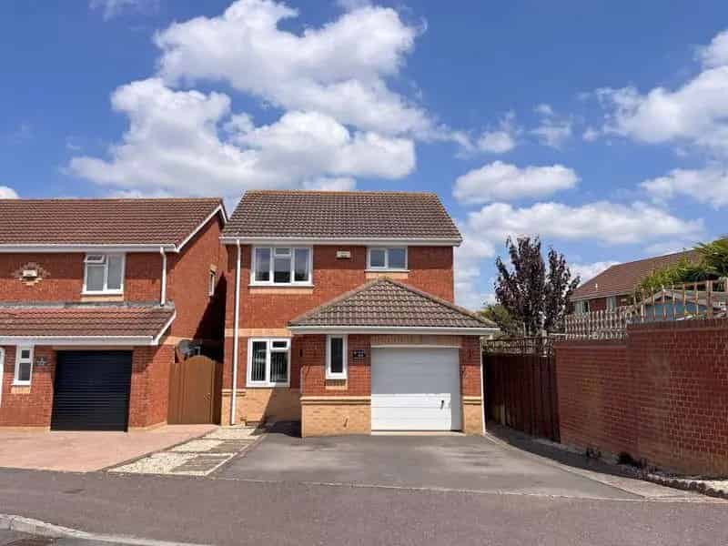 3 Bedroom Detached House for Sale in Abbeymead