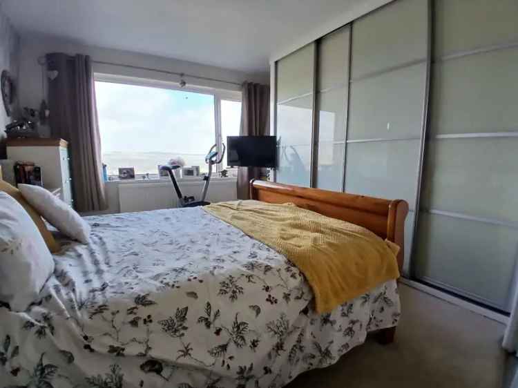 Three Bedroom Bungalow with Fantastic Views and Ample Storage