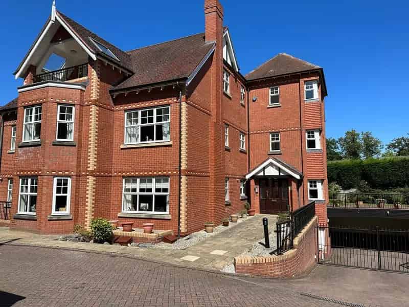 2 Bedroom Apartment to Rent