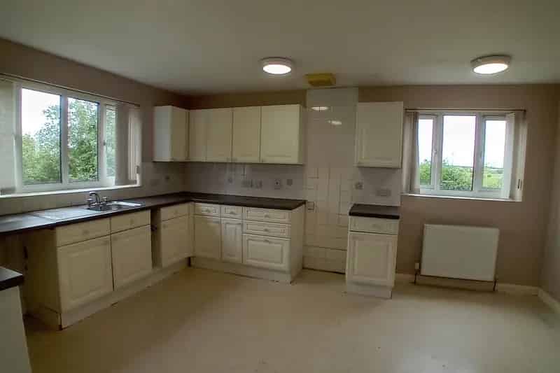 Spacious Farmhouse Near Sleaford with Four Double Bedrooms and Country Views