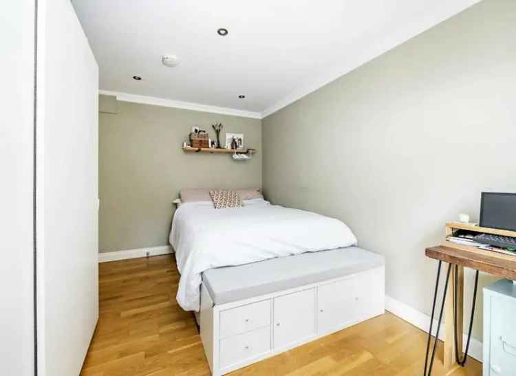 2 Bed Apartment Near Brick Lane Modern Development South Facing Balcony