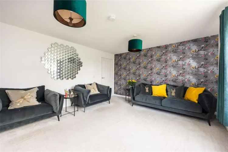 5 Bed Detached House with 2 Reception Rooms in Mauricewood