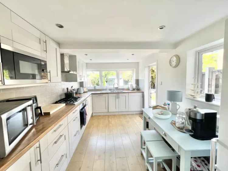 3 Bedroom Semi Detached House Near Brentwood Station