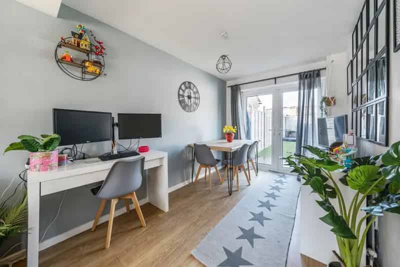 Three Bedroom Semi-Detached Home Near Cox Green School
