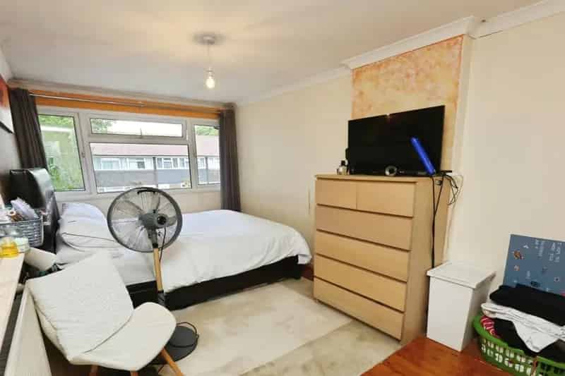 Three Bedroom Family Home with Conservatory and Garden