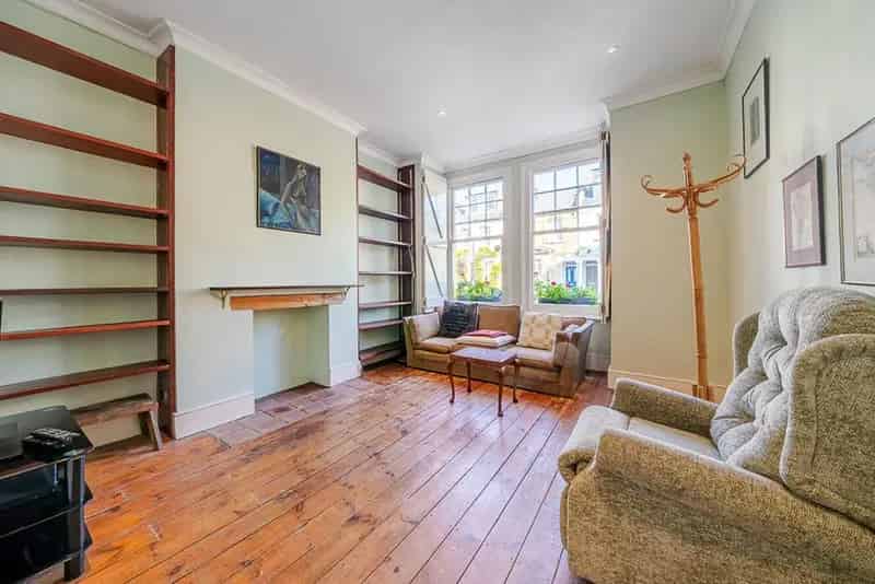5 Bedroom 3 Bathroom Victorian Family Home with Private Garden