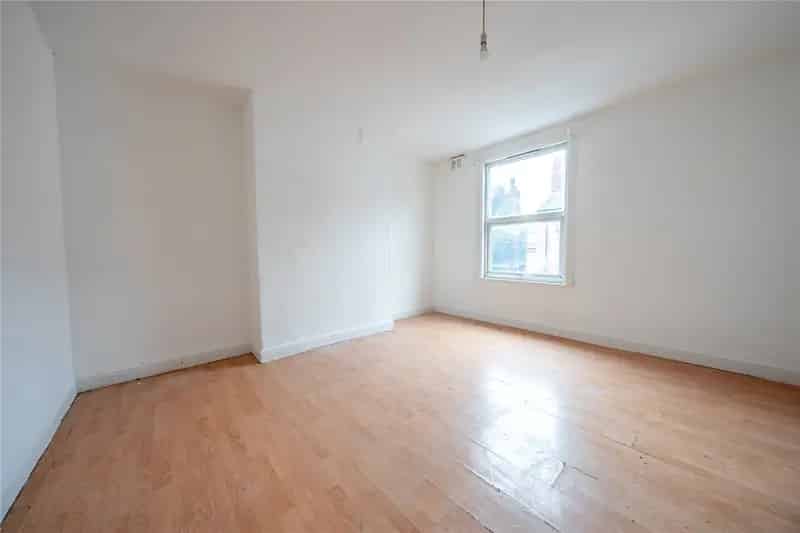 Two Double Bedroom Terrace House Near Leeds City Centre