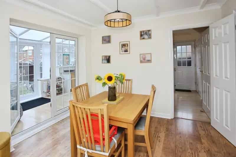 3 bedroom detached house