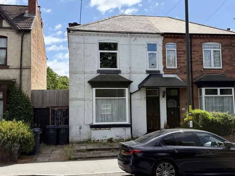 3 Bedroom Semi-Detached House for Sale Near Amenities