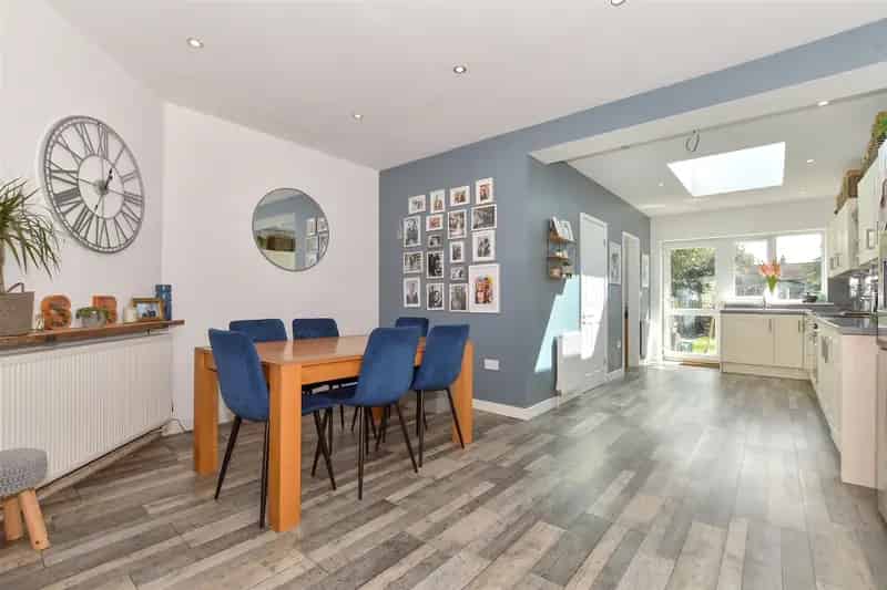 3 Bedroom Terraced House For Sale Near Schools and Seafront