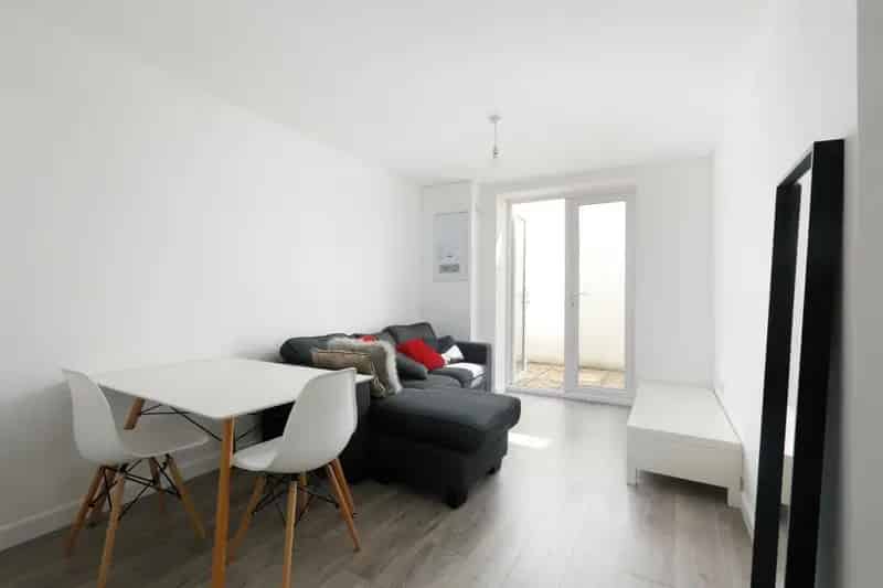 2 Bedroom Student Flat Furnished Great Location