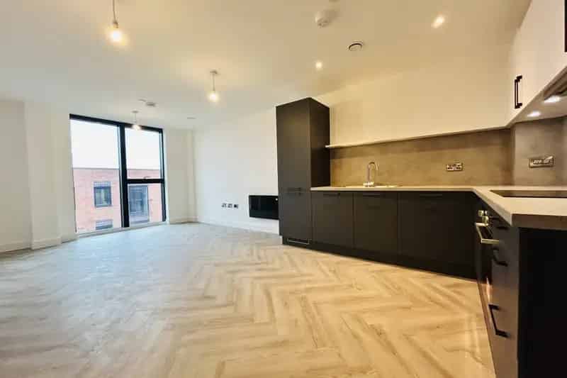2 Bed Luxury City Centre Apartment - Zero Deposit Available