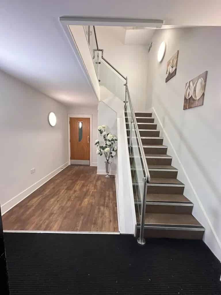 2 Bedroom Apartment Modern Flat Gated Parking