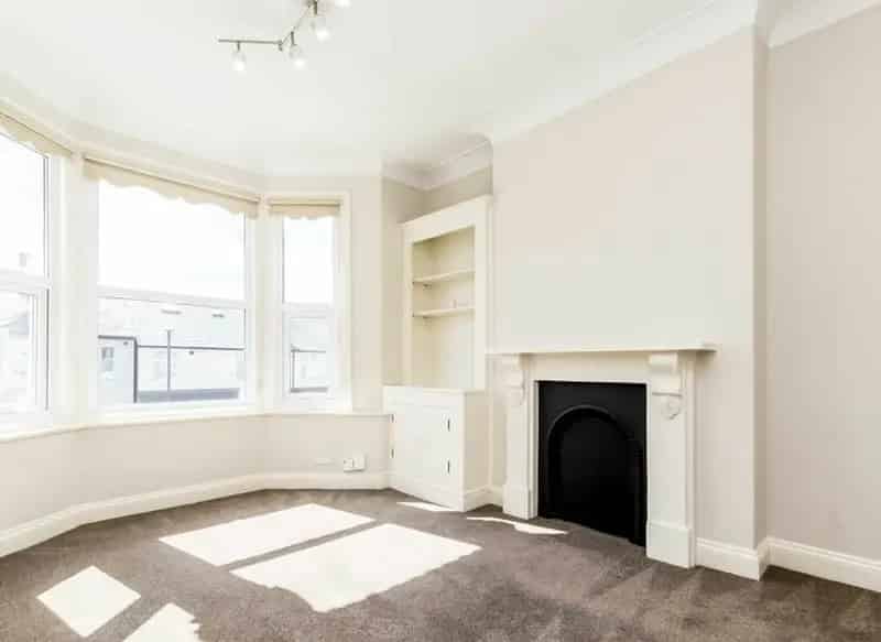 2 Double Bed Apartment Near Raynes Park Station