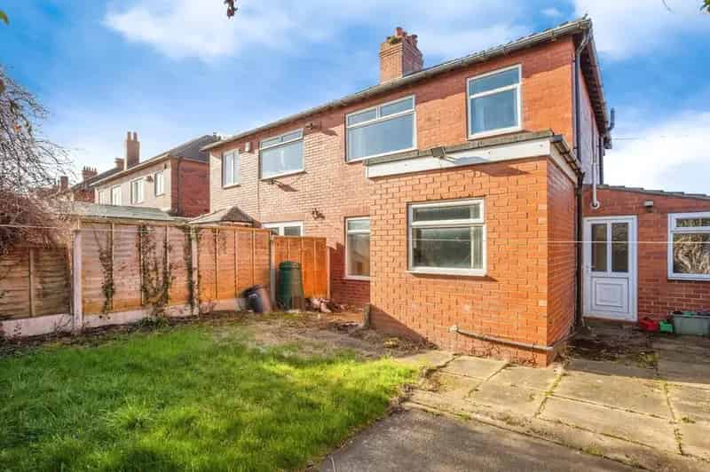 3 Bedroom Semi Detached House Wakefield West Yorkshire WF1 For Sale