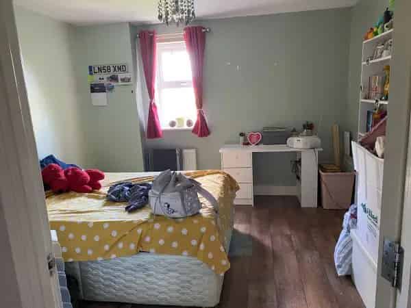 2 Bedroom Flat Horsham Lift Parking Garden