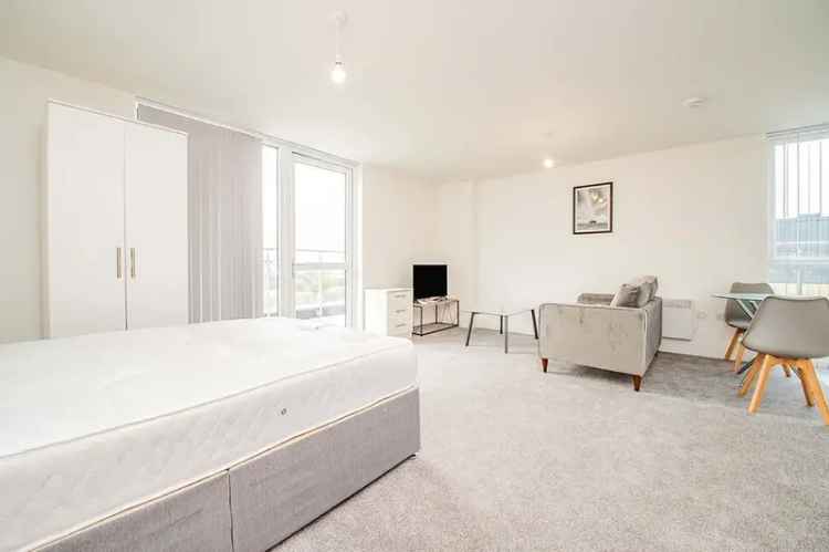Top Floor Studio Apartment with Terrace Adelphi Wharf Salford