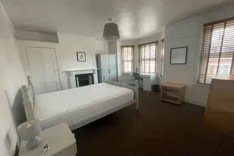 4 Bedroom Student House Southampton - July 2025