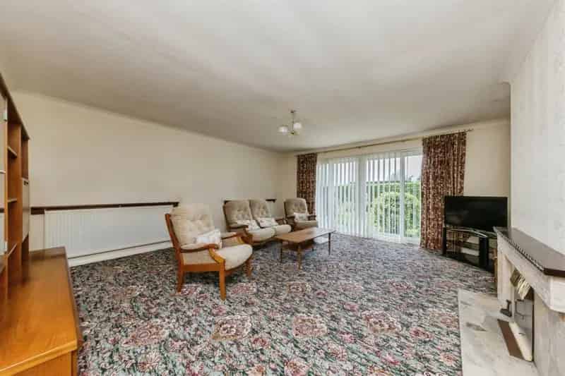 Family Bungalow Auction Modern Method 3 Bedrooms Large Plot Potential