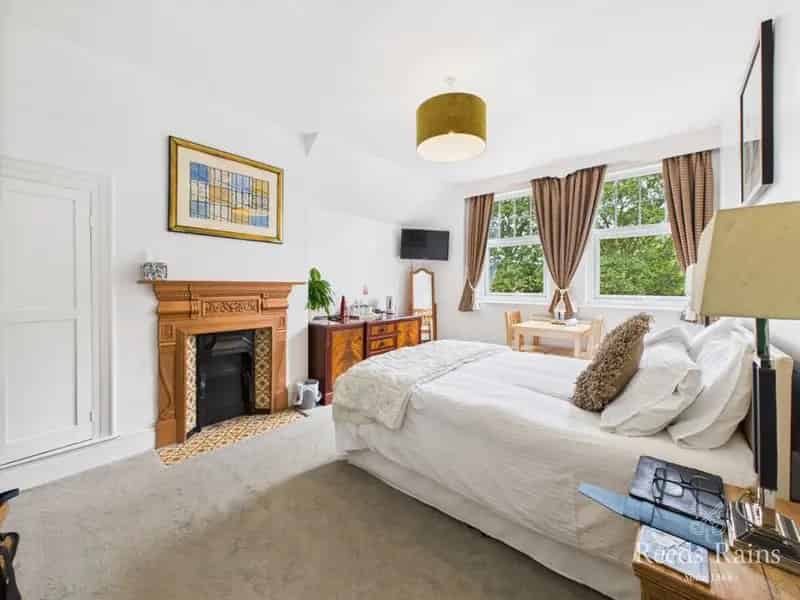 9 Bedroom End Terrace House B&B for Sale in Bridlington