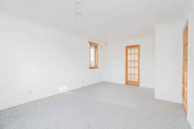 2 bedroom ground floor flat for sale