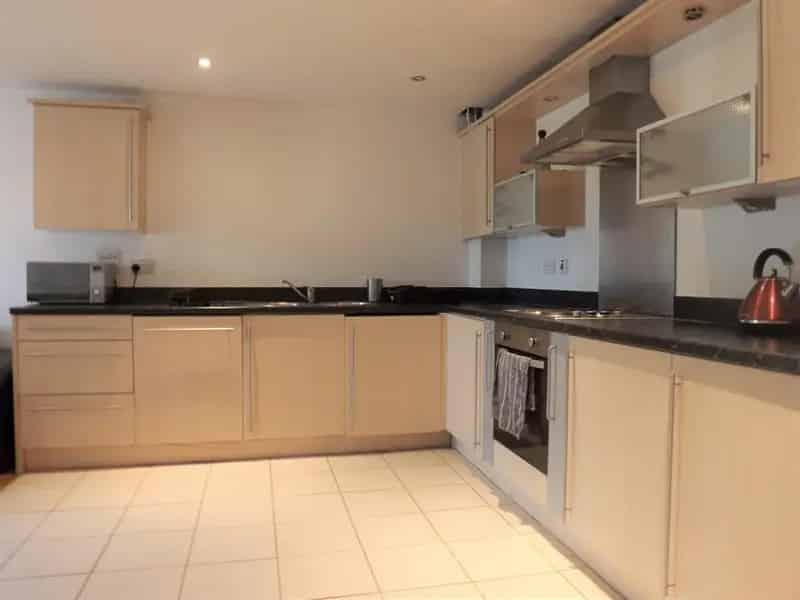 2 Bedroom Apartment Salford Quays - Fully Furnished Parking Available August 2025