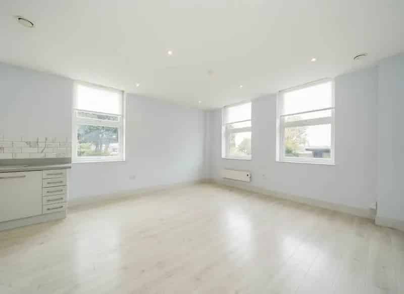 Flat For Sale , High Road, London, England