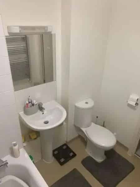 Large One Bed Flat Great for Single Person Seeking 2 Bed in Hackney