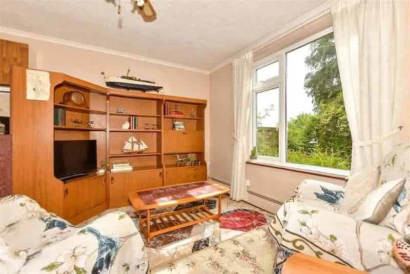 3 Bed Semi-Detached House for Sale Ample Space Large Garden