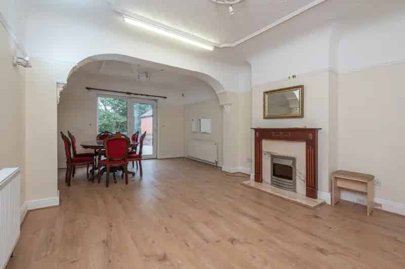 5 Bedroom Detached House to Rent
