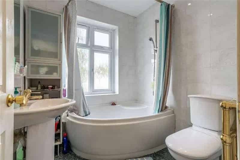 3 Bed House for Sale - Driveway, Garage, Ultrafast Broadband