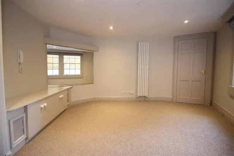 1 Bedroom Apartment to Rent in St James's Square Bath