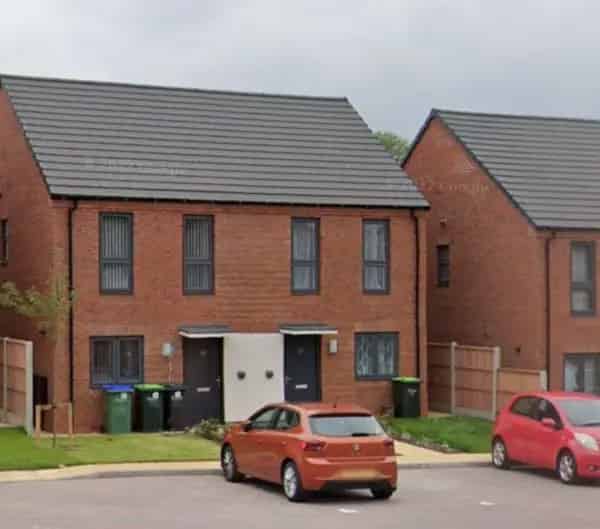 2 Bedroom House Near Schools and Shops