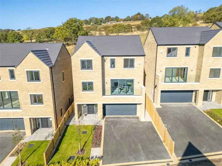 4 Bedroom Detached House for Sale in Leeds