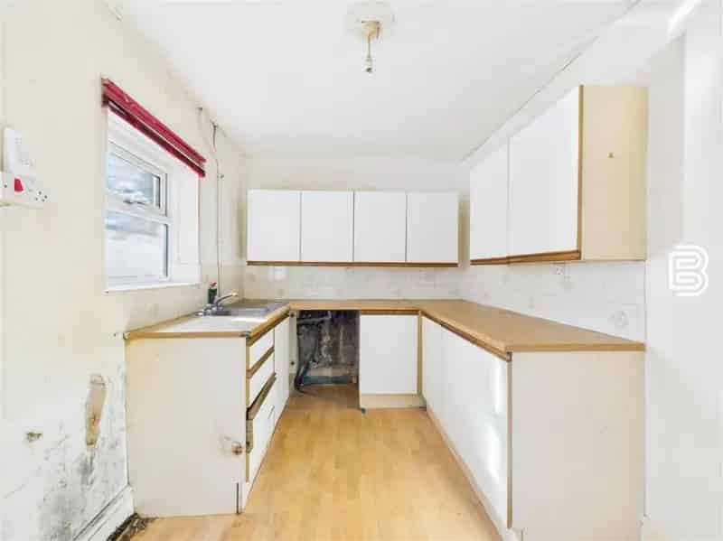 2 Bed House for Sale Near Rugby Train Station