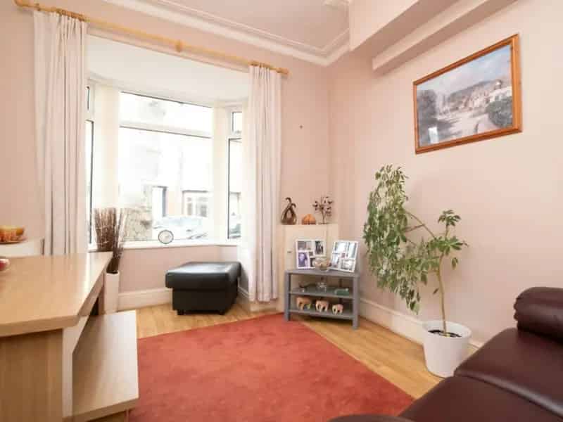 Three Double Bedroom Terraced House Near Birmingham
