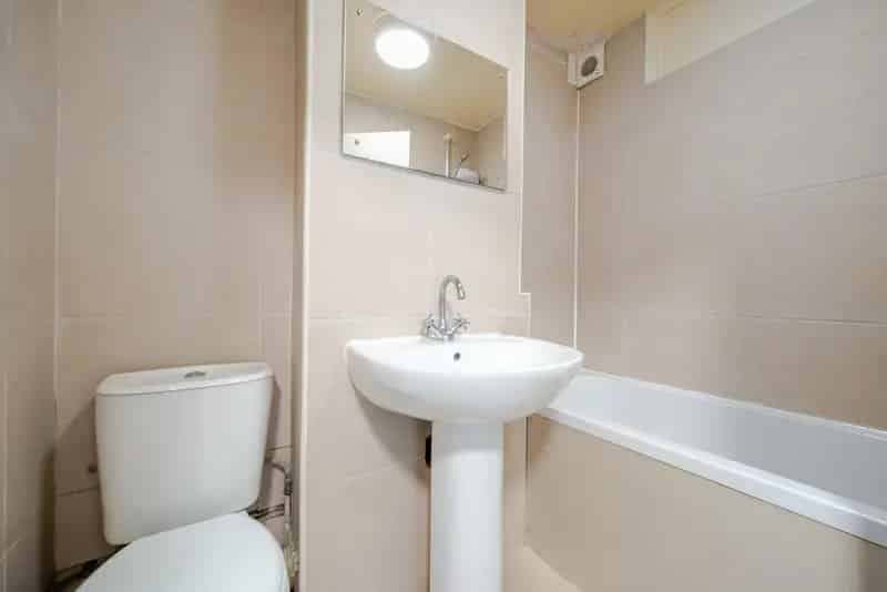 2-Bedroom Flat Ravensmede Way Resident Parking Chain Free