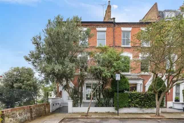 4 Bedroom 3 Bathroom Period House for Sale in St John's Wood