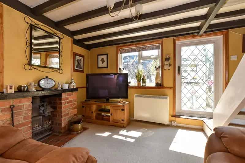 2 Bedroom Cottage for Sale Near Carisbrooke Castle