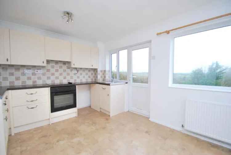 3 Bedroom Semi-Detached House with Garden Garage and Parking