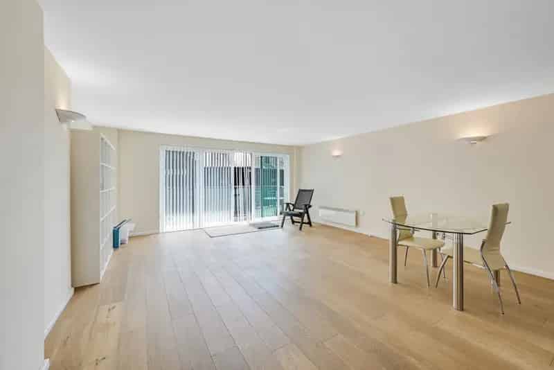 2 Bedroom Riverside Apartment Pacific Wharf Furnished Parking Concierge