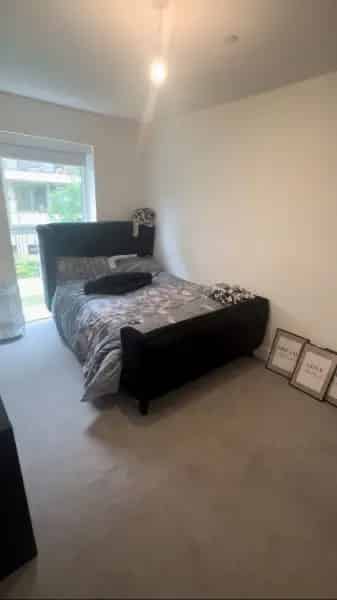 2 Bed Flat Clapham Common Large Balcony New Build