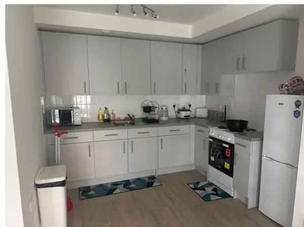 2 Bed Flat Clapham Common Large Balcony New Build